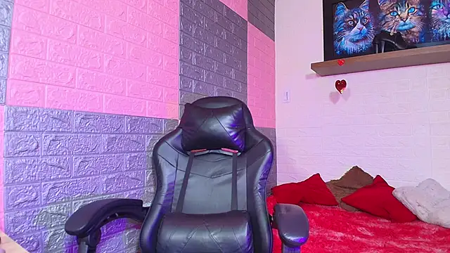 Snapshot of alanna_Love02 chatting on 1, 3, 2026 alanna Love02 online show from 1, 3, 2026