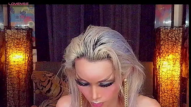 Snapshot of SeductiveSamanthaTS chatting on 11, 7, 2026 SeductiveSamanthaTS online show from 11, 7, 2026