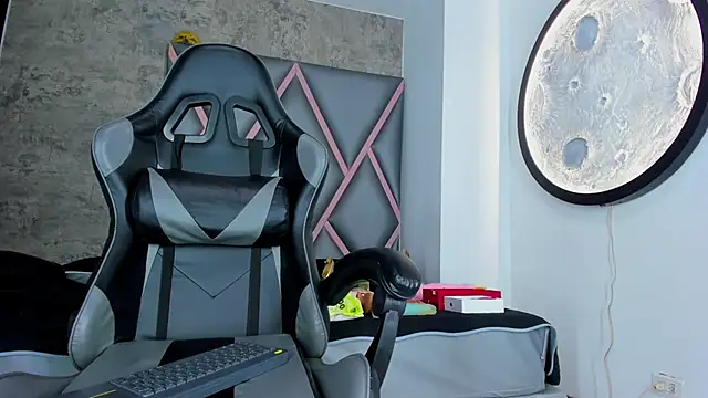 Emily-Queen03 online show from 19, 2, 2026