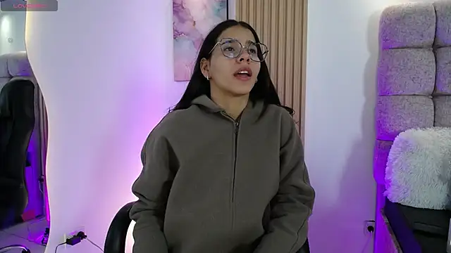 Snapshot of Luna_Millers chatting on 21, 7, 2026 Luna Millers online show from 21, 7, 2026