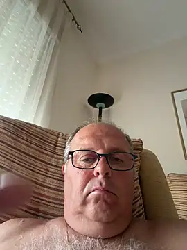 Snapshot of YachtCaptain10 chatting on 17, 6, 2026 YachtCaptain10 online show from 17, 6, 2026