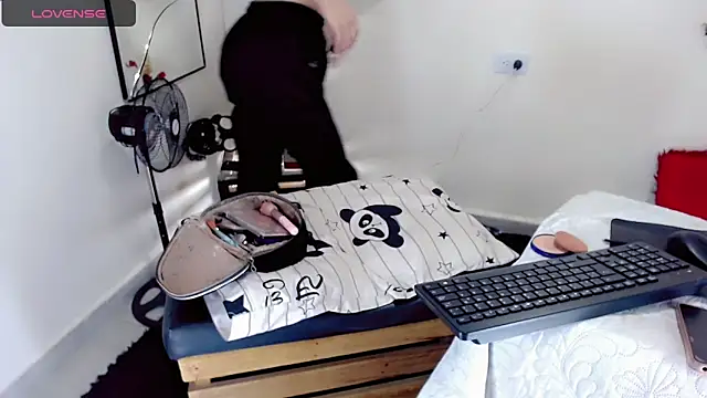 NathalialLooes online show from 3, 3, 2026