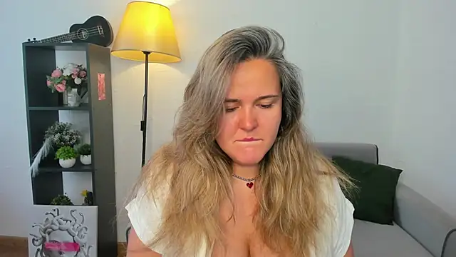 Snapshot of LilyBel chatting on 22, 6, 2026 LilyBel online show from 22, 6, 2026