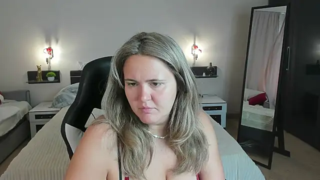 Snapshot of LilyBel chatting on 15, 7, 2026 LilyBel online show from 15, 7, 2026