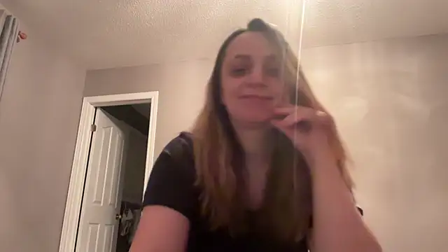 Snapshot of ShyFlameLive chatting on 5, 2, 2026 ShyFlameLive online show from 5, 2, 2026