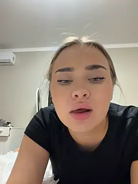 MonicaWestt online show from 6, 4, 2026