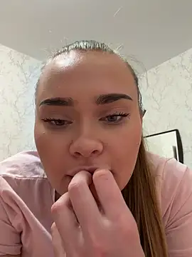 MonicaWestt online show from 13, 4, 2026