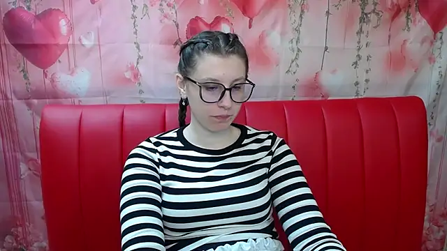 Snapshot of LilianaShine chatting on 28, 4, 2026 LilianaShine online show from 28, 4, 2026