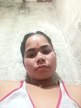 Snapshot of Sunali_Bendre chatting on 18, 4, 2026 Sunali Bendre online show from 18, 4, 2026