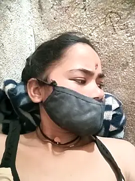 Snapshot of Sunali_Bendre chatting on 17, 6, 2026 Sunali Bendre online show from 17, 6, 2026