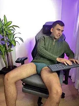 Snapshot of HAMILTONG12 chatting on 28, 3, 2026 HAMILTONG12 online show from 28, 3, 2026