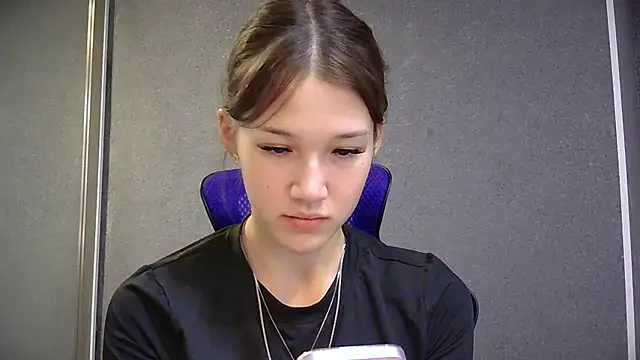 Snapshot of lilXdomiii chatting on 17, 5, 2026 lilXdomiii online show from 17, 5, 2026