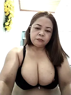 Baby-bigtits2026 online show from 15, 4, 2026