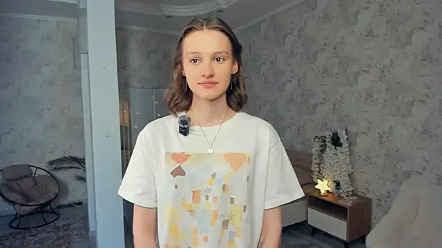 Snapshot of LianneBynon chatting on 3, 2, 2026 LianneBynon online show from 3, 2, 2026