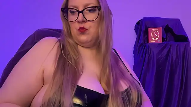 Snapshot of MissCharlotteXx chatting on 11, 4, 2026 MissCharlotteXx online show from 11, 4, 2026