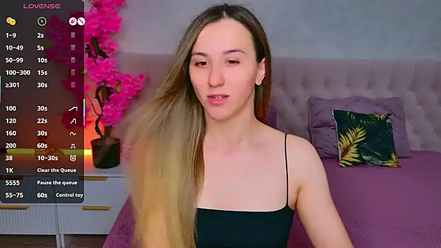 Snapshot of JasminUqueen chatting on 9, 6, 2026 JasminUqueen online show from 9, 6, 2026
