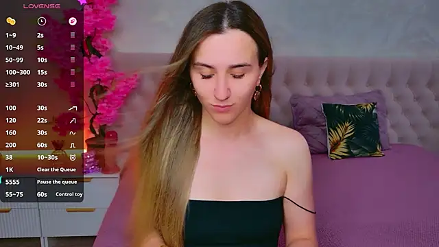 Snapshot of JasminUqueen chatting on 12, 6, 2026 JasminUqueen online show from 12, 6, 2026