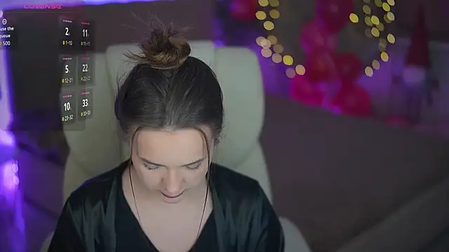 OliviaMoore  online show from 17, 2, 2026