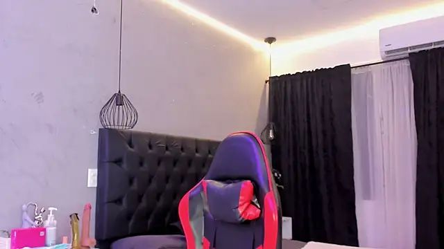 Snapshot of naomi__blair chatting on 17, 7, 2026 naomi blair online show from 17, 7, 2026