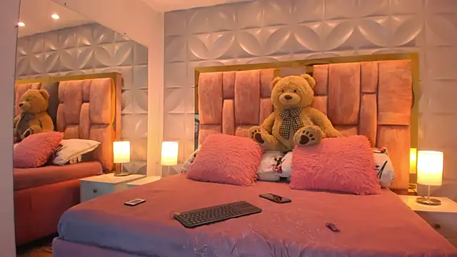 Snapshot of Paris_Velvet chatting on 2, 2, 2026 Paris Velvet online show from 2, 2, 2026