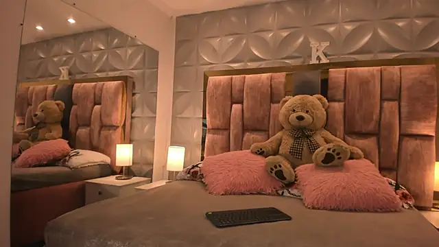 Snapshot of Paris_Velvet chatting on 6, 2, 2026 Paris Velvet online show from 6, 2, 2026