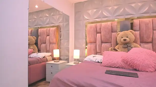 Paris Velvet online show from 2, 4, 2026