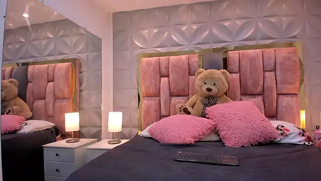 Paris Velvet online show from 16, 4, 2026