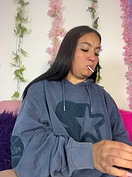 Snapshot of violetmist chatting on 2, 2, 2026 violetmist online show from 2, 2, 2026