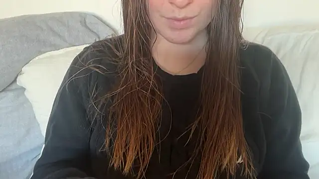 Snapshot of Lucyschickt chatting on 22, 4, 2026 Lucyschickt online show from 22, 4, 2026