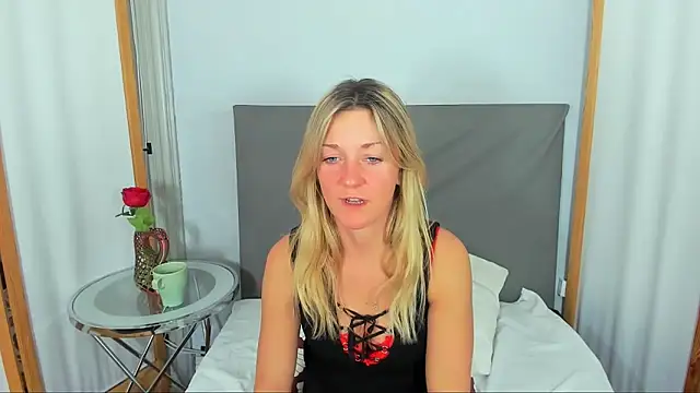 Snapshot of MileyXStar chatting on 23, 2, 2026 MileyXStar online show from 23, 2, 2026