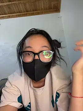 Snapshot of Leeeiuu chatting on 6, 2, 2026 Leeeiuu online show from 6, 2, 2026