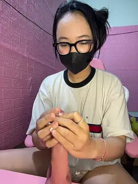 Snapshot of Leeeiuu chatting on 25, 2, 2026 Leeeiuu online show from 25, 2, 2026