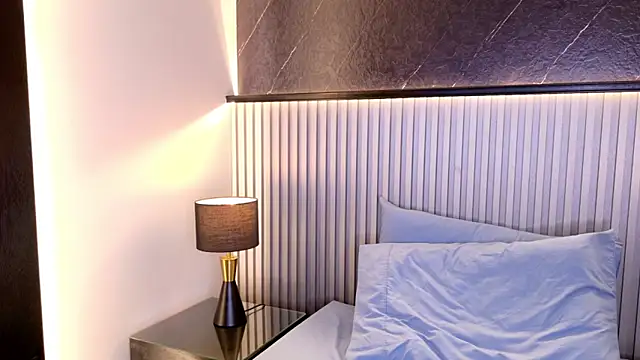 annie hawk online show from 27, 3, 2026