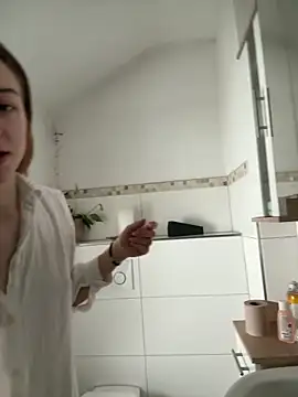 Snapshot of romyxxs chatting on 4, 2, 2026 romyxxs online show from 4, 2, 2026