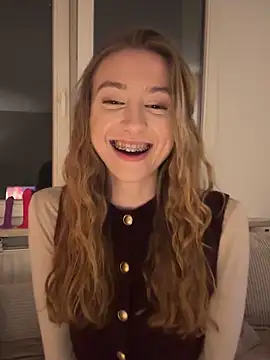 Snapshot of romyxxs chatting on 4, 2, 2026 romyxxs online show from 4, 2, 2026