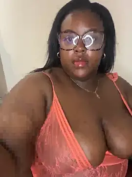 Snapshot of BouncyBBW chatting on 6, 6, 2026 BouncyBBW online show from 6, 6, 2026