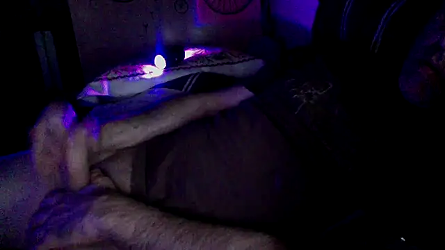 Snapshot of dollar_sub chatting on 11, 4, 2026 dollar sub online show from 11, 4, 2026