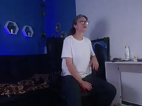 Snapshot of laurasofia45 chatting on 1, 3, 2026 laurasofia45 online show from 1, 3, 2026