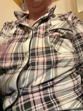 lickablelynn87 online show from 4, 2, 2026