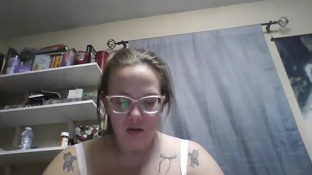 lickablelynn87 online show from 3, 3, 2026