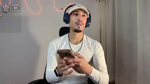 Snapshot of rafael_stone11 chatting on 25, 2, 2026 rafael stone11 online show from 25, 2, 2026