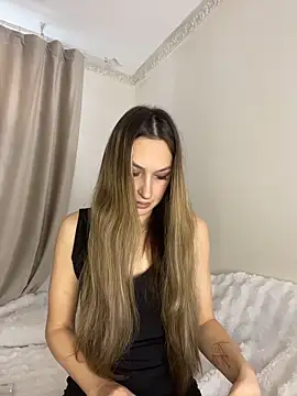 Alyxra online show from 25, 3, 2026