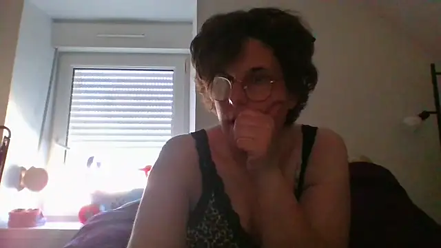 OIseauNoir88 online show from 7, 4, 2026