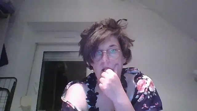 OIseauNoir88 online show from 12, 4, 2026