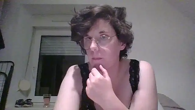 OIseauNoir88 online show from 15, 4, 2026