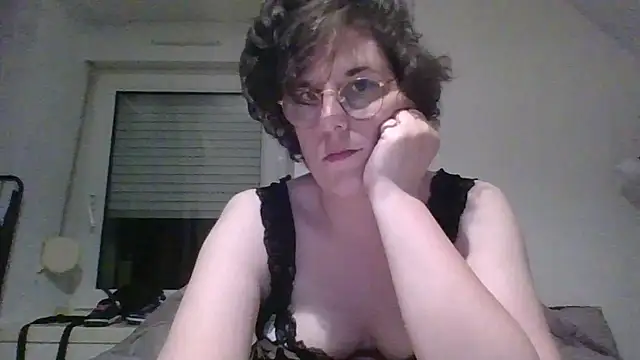 OIseauNoir88 online show from 18, 4, 2026