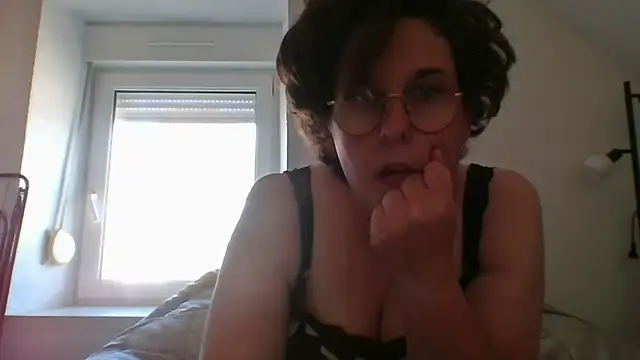 OIseauNoir88 online show from 19, 4, 2026