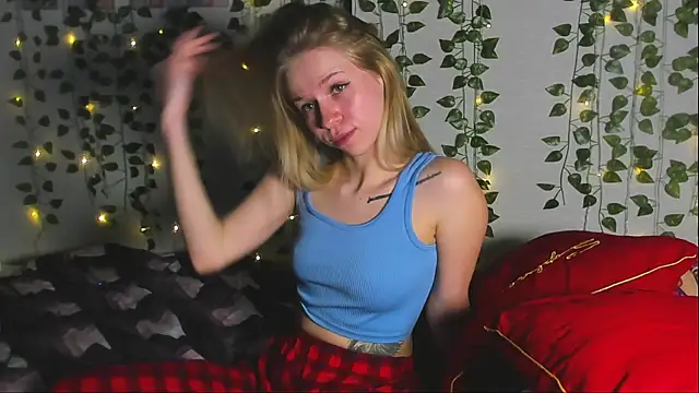 Snapshot of Very_Cute_Girl chatting on 14, 2, 2026 Very Cute Girl online show from 14, 2, 2026