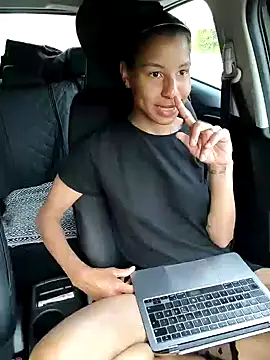 YaraEstelle online show from 28, 4, 2026