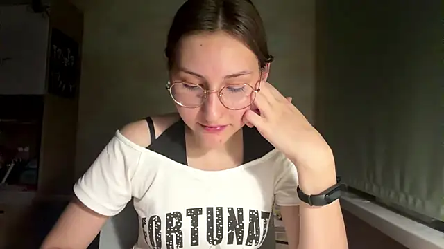 Snapshot of Miaaa_Moon chatting on 20, 7, 2026 Miaaa Moon online show from 20, 7, 2026